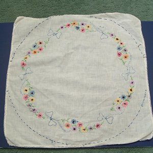 VTG embroidered bright flower pattern  table scarf